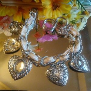 COOKIE LEE CHARM HEART RIBBON BRACELET